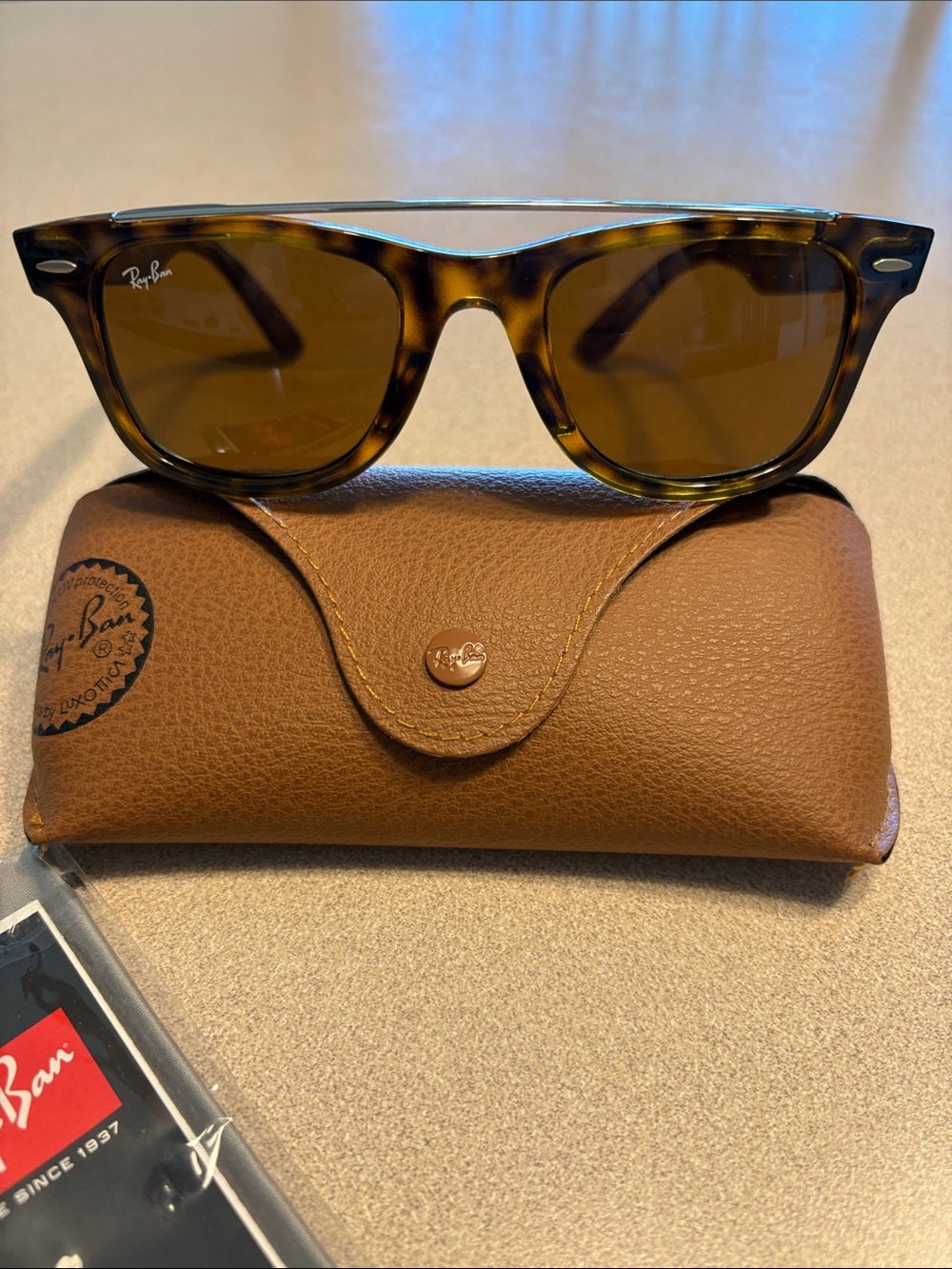 Ray-Ban RB4540 Tortoiseshell Frame Brown Lens Sunglasses Like New - Picture 2 of 7